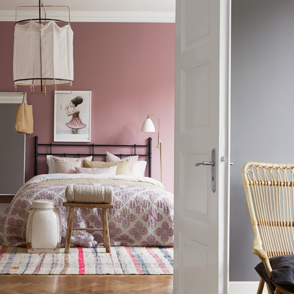 deeprose_bt_pigment_cover_bedroomblack-min